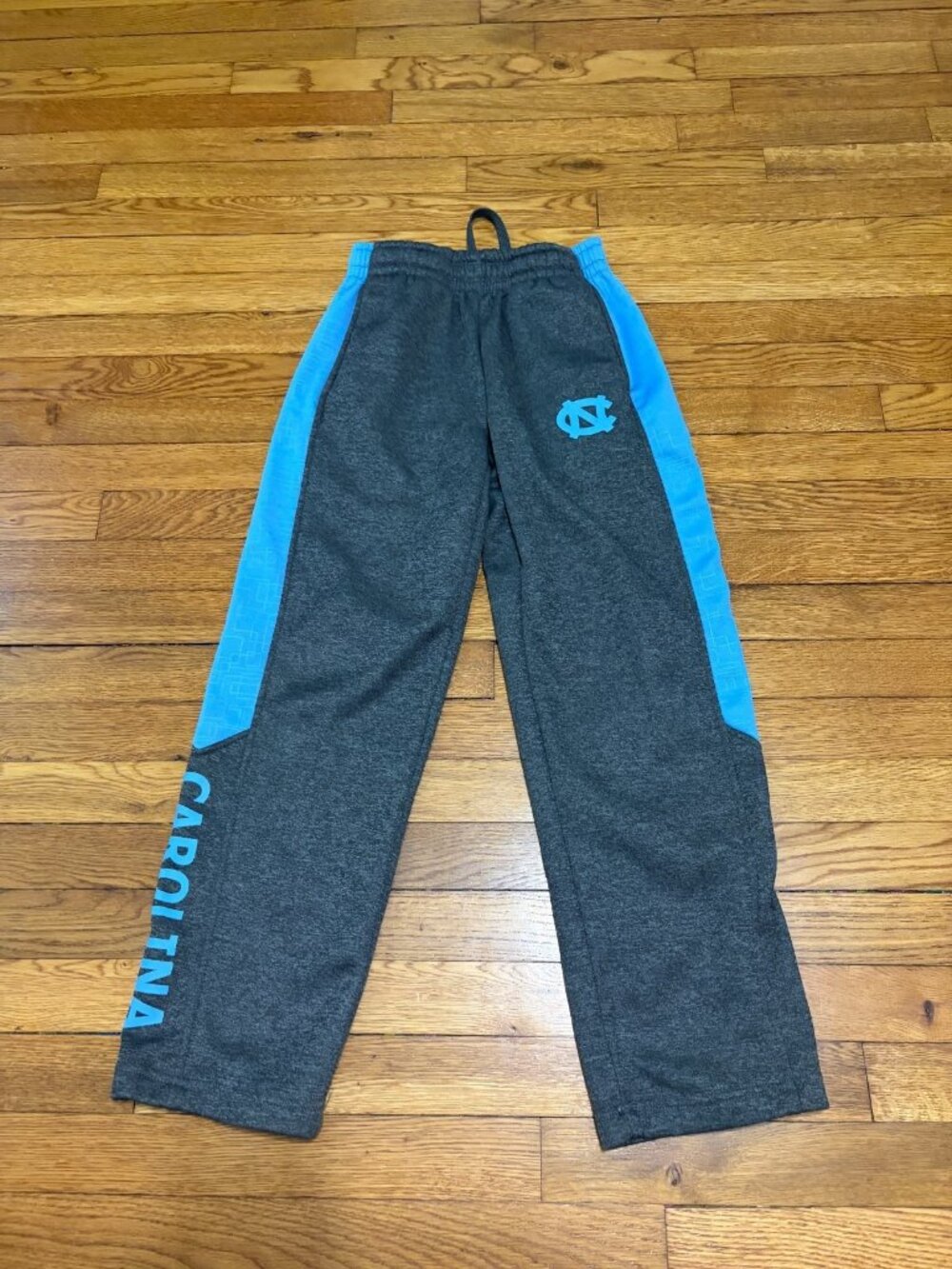 Colosseum University of North Carolina Tar Heels Boys Sweatpants Youth Medium